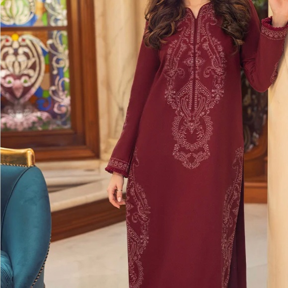 Dresses - Picture 3 of 4